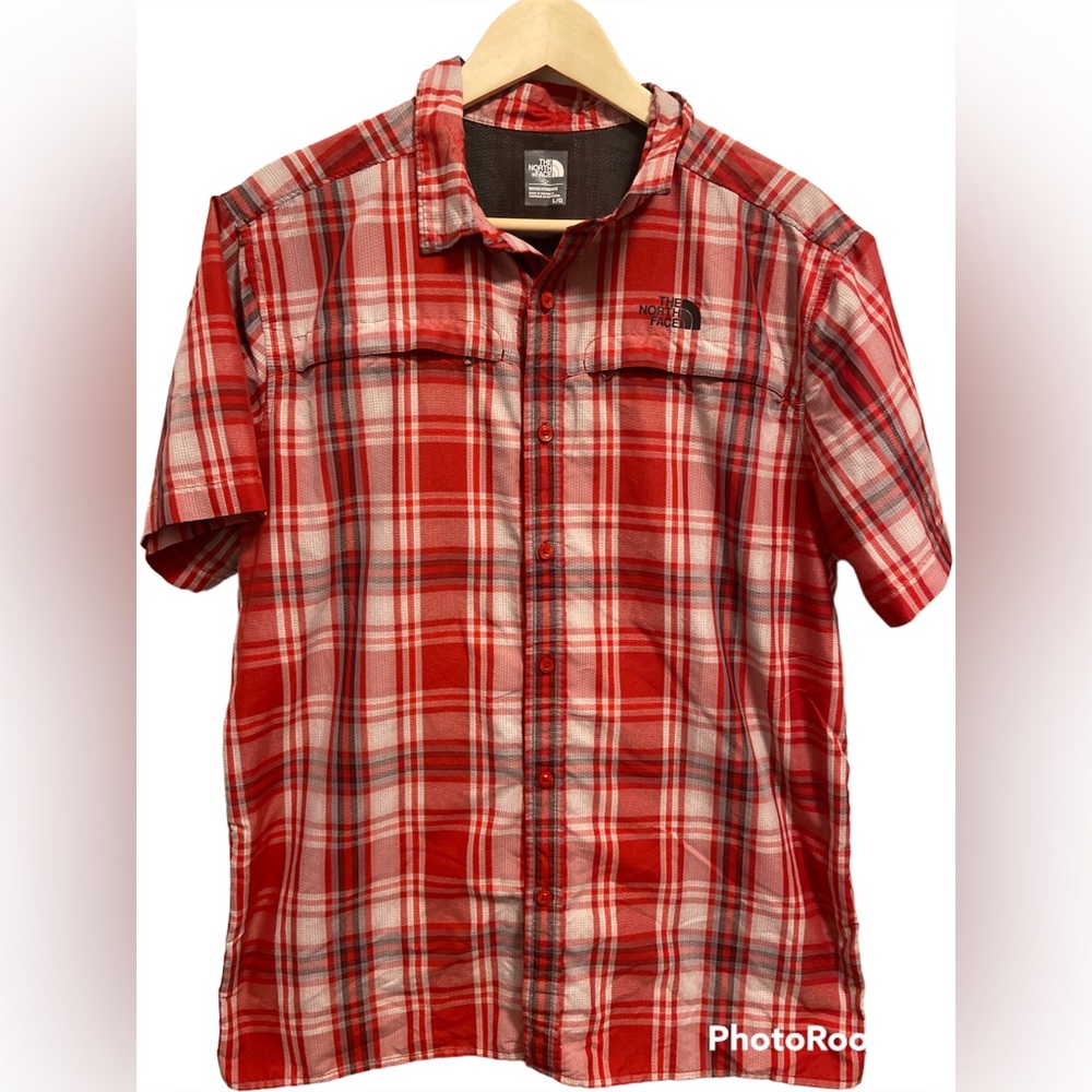 The North Face men’s SS button up red and white plaid size large EUC.